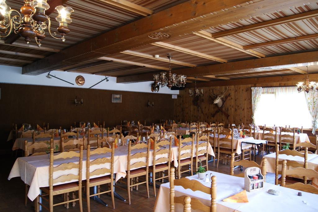 Hotel Restaurant Du Cret Bourg-Saint-Pierre Exterior foto